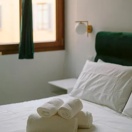 Opera House Guest house *