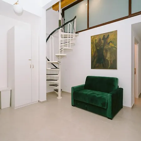 Opera House Guest house *