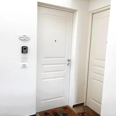Apartment White Iris