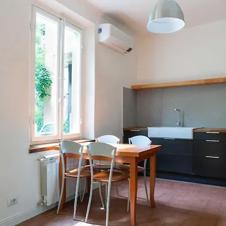 Apartment Romana 4 Bedrooms With Garden