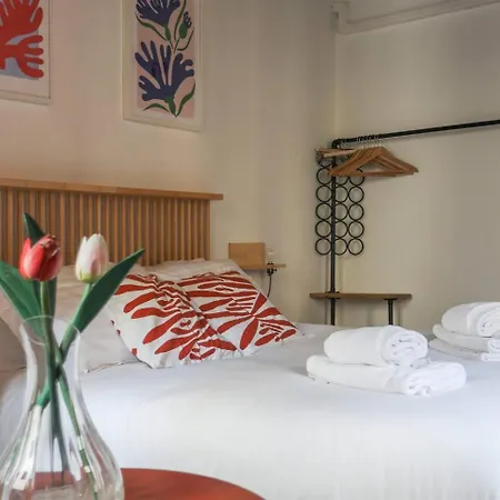 Lovely Cozy Flat 2 Bedrooms Διαμέρισμα *