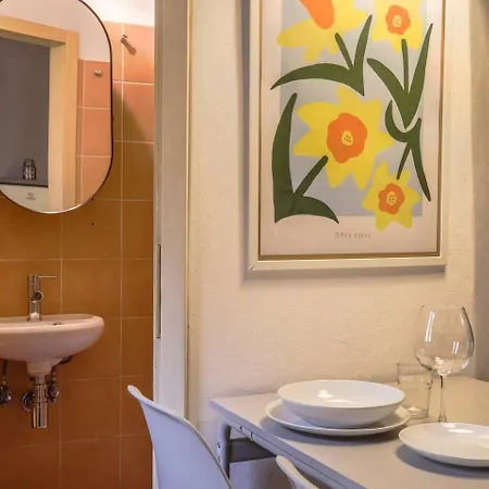 Lovely Cozy Flat 2 Bedrooms Διαμέρισμα