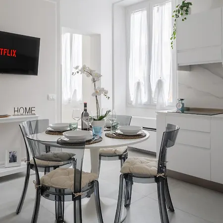 Via Ponte Alle Mosse, 19 - Charming - A Chic, Newly Renovated Near Tram Leopolda, A Few Min From Downtown Appartamento