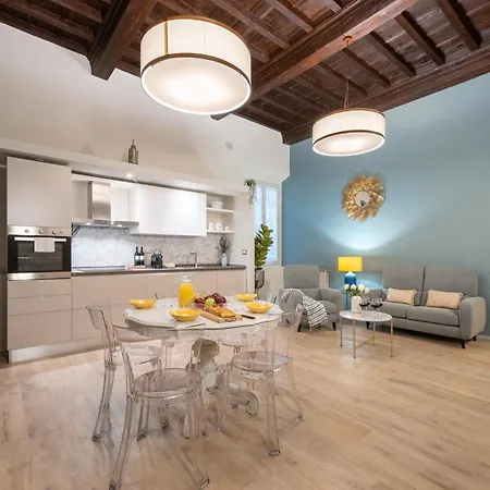 Via Santa Reparata, 1 - 2nd Floor - Stunning And Spacious 10 Min To Historic Center