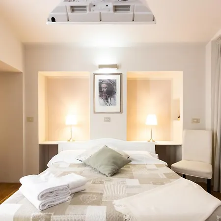 Апартаменты Ponte Vecchio Luxury Retreat *