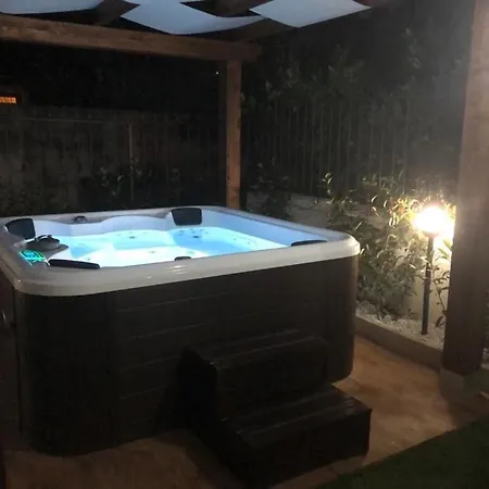 Ercole With Jacuzzi Pool