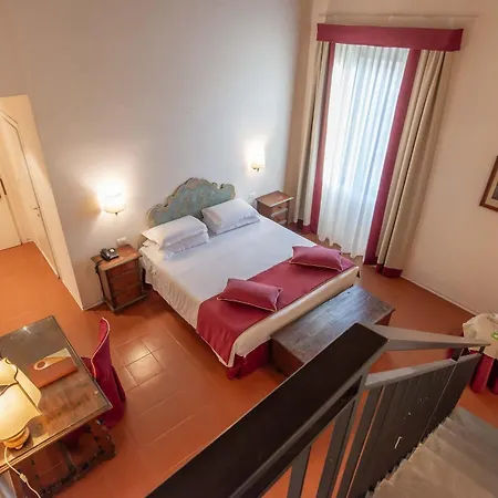 Machiavelli Palace מלון 3*
