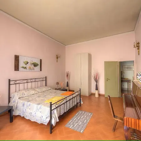 Historical Building Charming Floransa