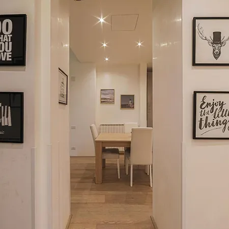 Luxury In The Heart Of Out Of Ztl Apartamento