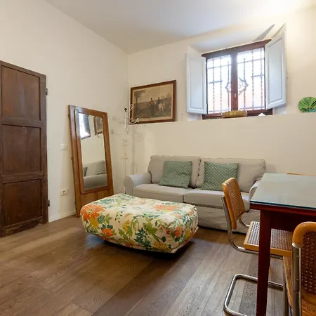 Apartmán One Bedroom With Patio N2 Florencie