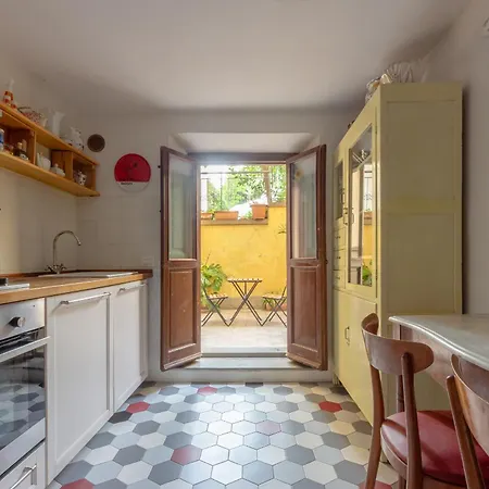 Apartmán One Bedroom With Patio N2 Florencie