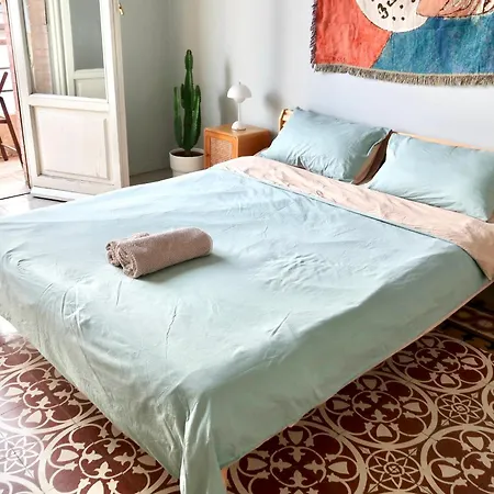 Cozy Esthers T With Balcony