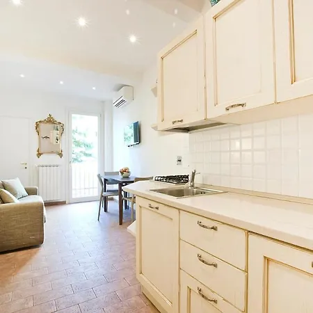 Romantic Hideaway 5 Min Walk From Station