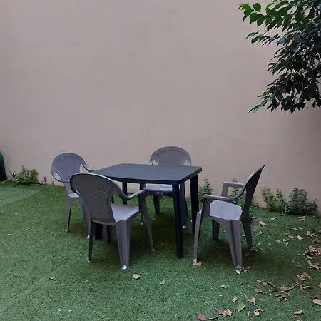 Garden Apartment *