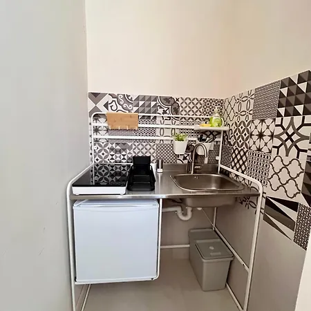 Apartment Stop&sleep Monolocali Essenziali A 5 Min Dagli Uffizi Florenz