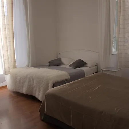 Oda ve Kahvaltı Madrid Floransa