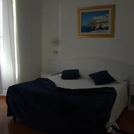 Madrid Oda ve Kahvaltı 2*