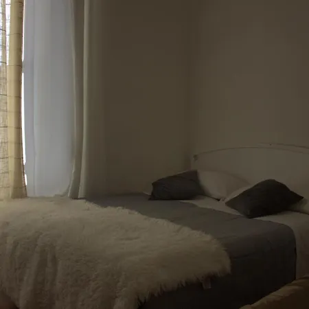 Oda ve Kahvaltı Madrid 2*
