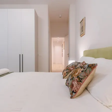 Bright & Modern 4 Bedrooms In Center *