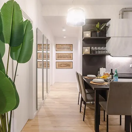 Bright & Modern 4 Bedrooms In Center Apartment