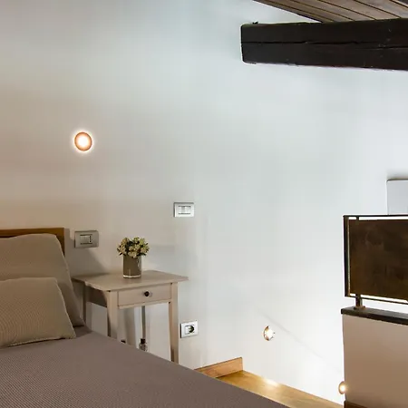 Apartment Toscanelli 10 *