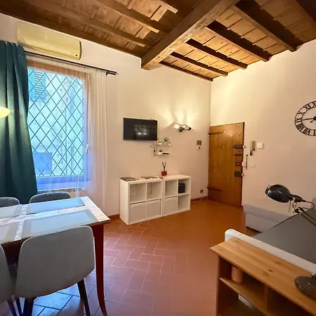 Apartment Guelfa Courtyard Retreat