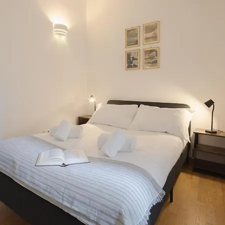 Ponte Vecchio Vintage Apartment