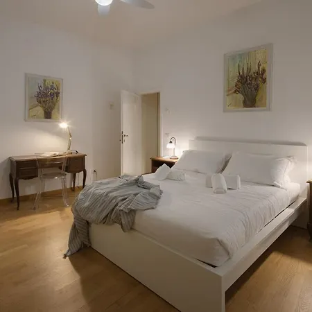 Ponte Vecchio Vintage Apartment *