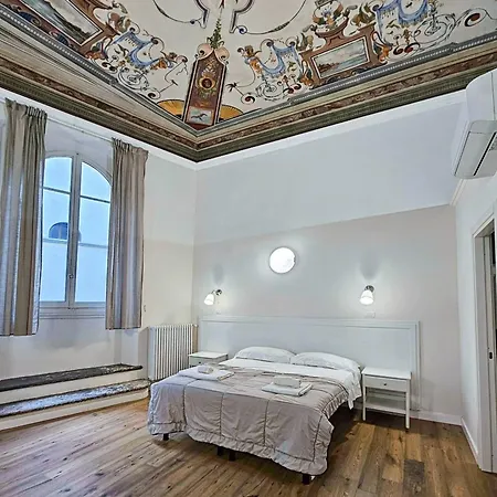 Apartment Eleganza E Convivialita In Centro, Vista Duomo Per Gruppi E Famiglie Florenz