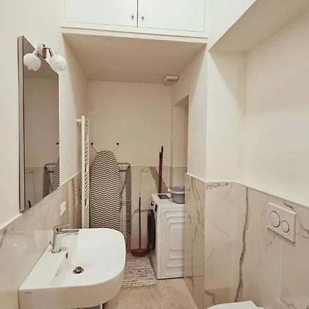 Apartment Eleganza E Convivialita In Centro, Vista Duomo Per Gruppi E Famiglie