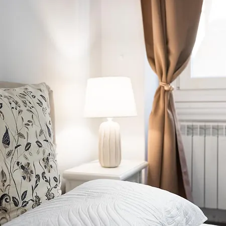 Zen Island Downtown Florence, New For 6 * Floransa