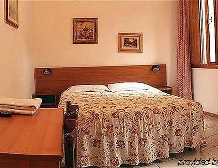 Hotel Spagna 2*