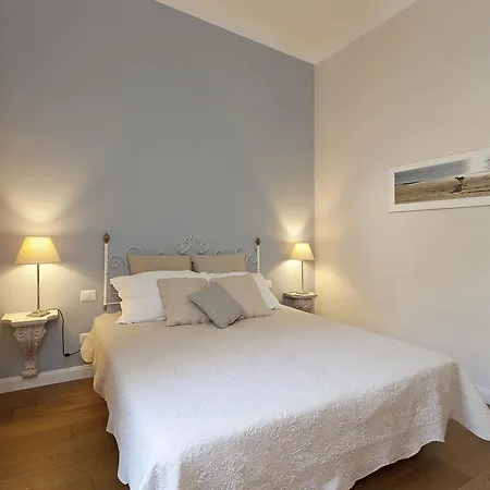 Oliver Flat Apartment