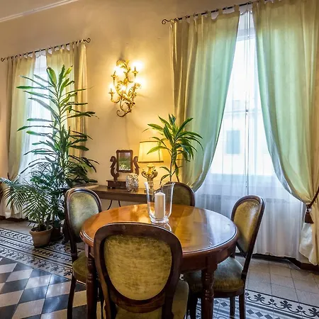 Emma Small Luxury Hotel 2*