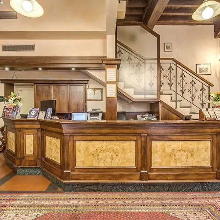 拉雷普比利卡住宅酒店 公寓式酒店 4*