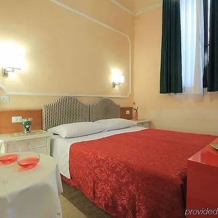 فندق Toscana 2*