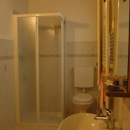 Sant'ambrogio Oda ve Kahvaltı 5*