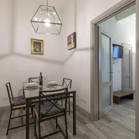 Apartament Ponte Vecchio's Nest Florencja