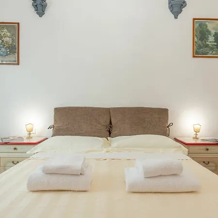 Appartamento Santo Spirito 2 Bedrooms *