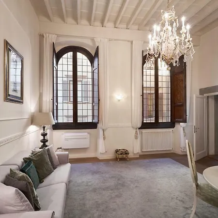 Luxury Rucellai Apartment Florence
