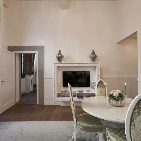 Luxury Rucellai Apartment *