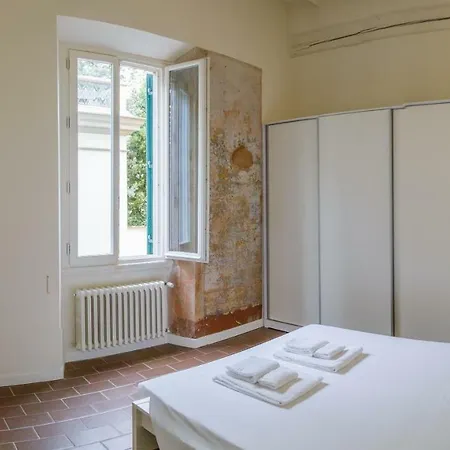 Ee Luxury * Florence