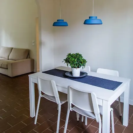 Ee Luxury Apartment