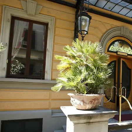 Hotel Albani 4*
