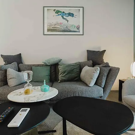 Ee Luxury Apartment