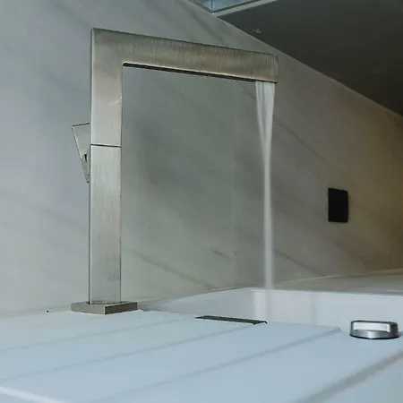 Ee Luxury Apartment