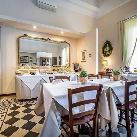 Emma Small Luxury Hotel 2*