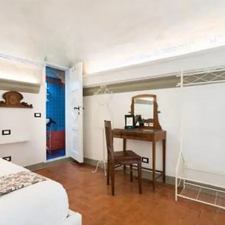 White Daire Floransa