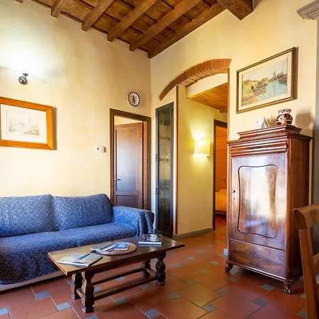 Oltrarno Apartment *
