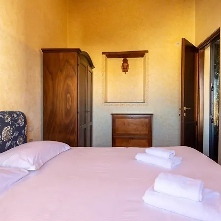 Oltrarno Apartment *